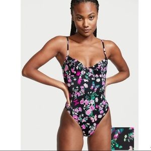 VS Essential Wicked One-Piece Size M